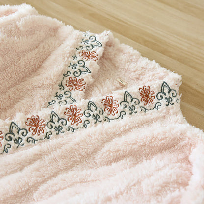 Pyjama-Set aus weichem Fleece mit Retro-Stickerei