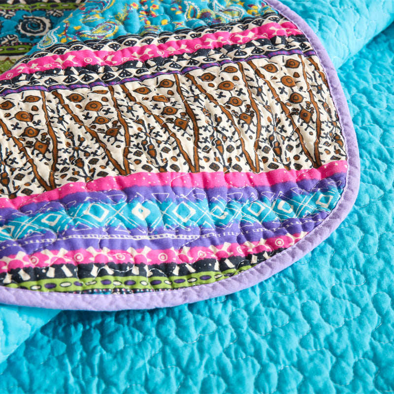 Gestreifte Steppdecke im Jacquard-Stil mit Kissenbezug