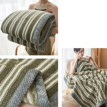Gestreifte, bequeme Überwurfdecke aus Korallenfleece