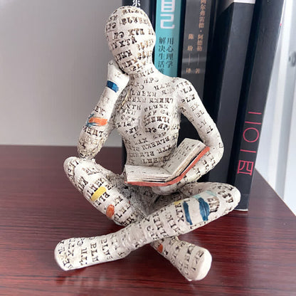 Statue einer lesenden Denkerin, Bücherregal-Dekoration